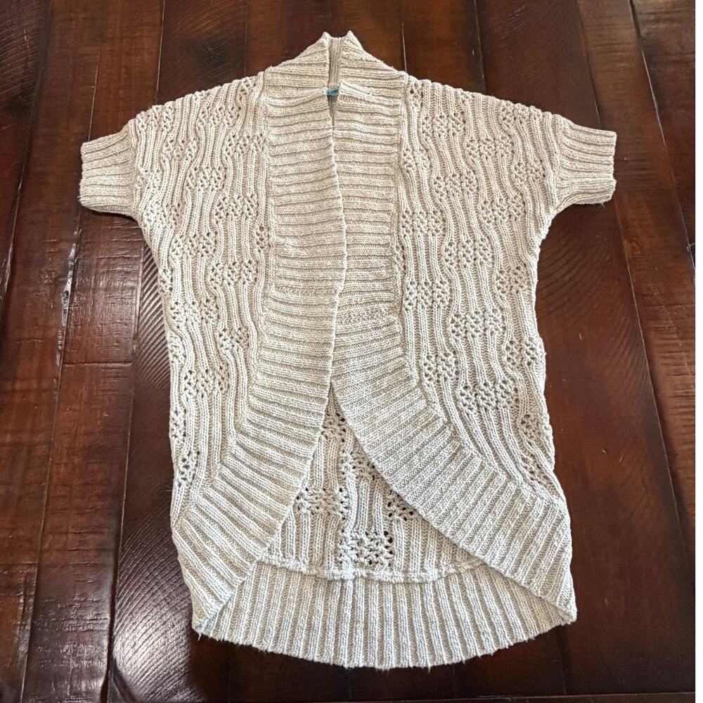 Alice + Olivia cream / light tan short sleeve cardigan